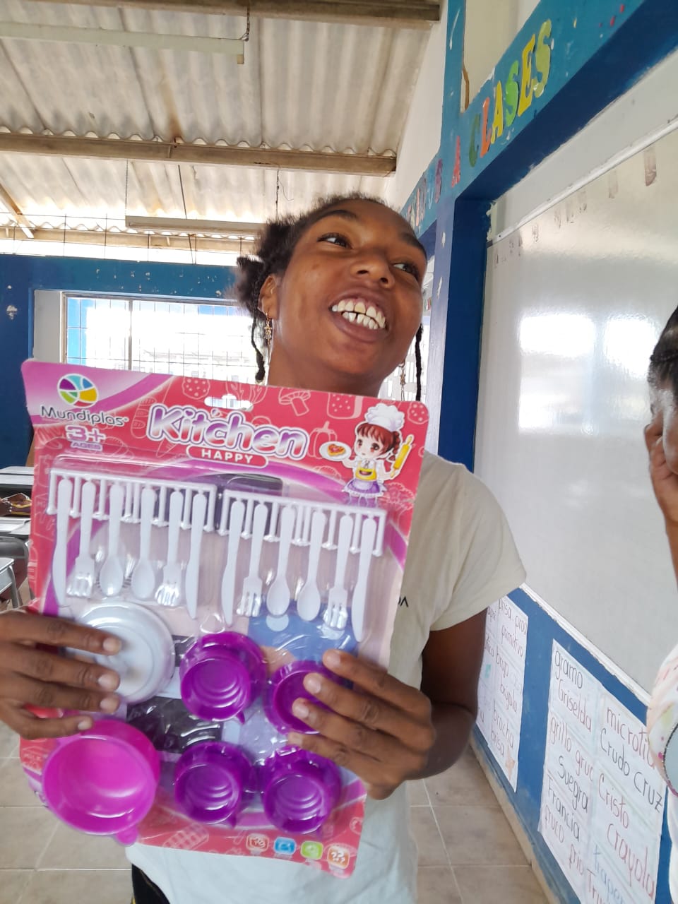 Regalando regalos a los niños